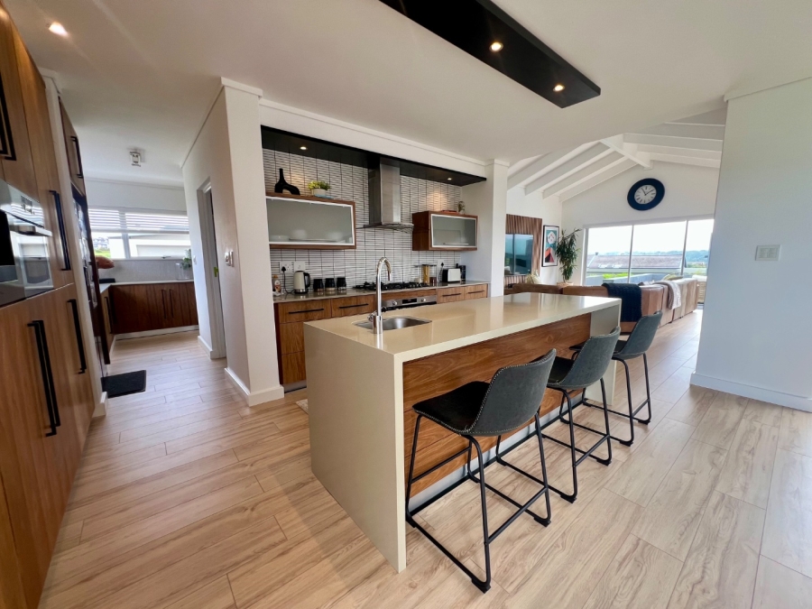 5 Bedroom Property for Sale in Oubaai Western Cape